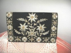 8'' x 5'' LAVISH EMBELLISH GOLD THREAD DESIGN BLACK VELVET CLUTCH